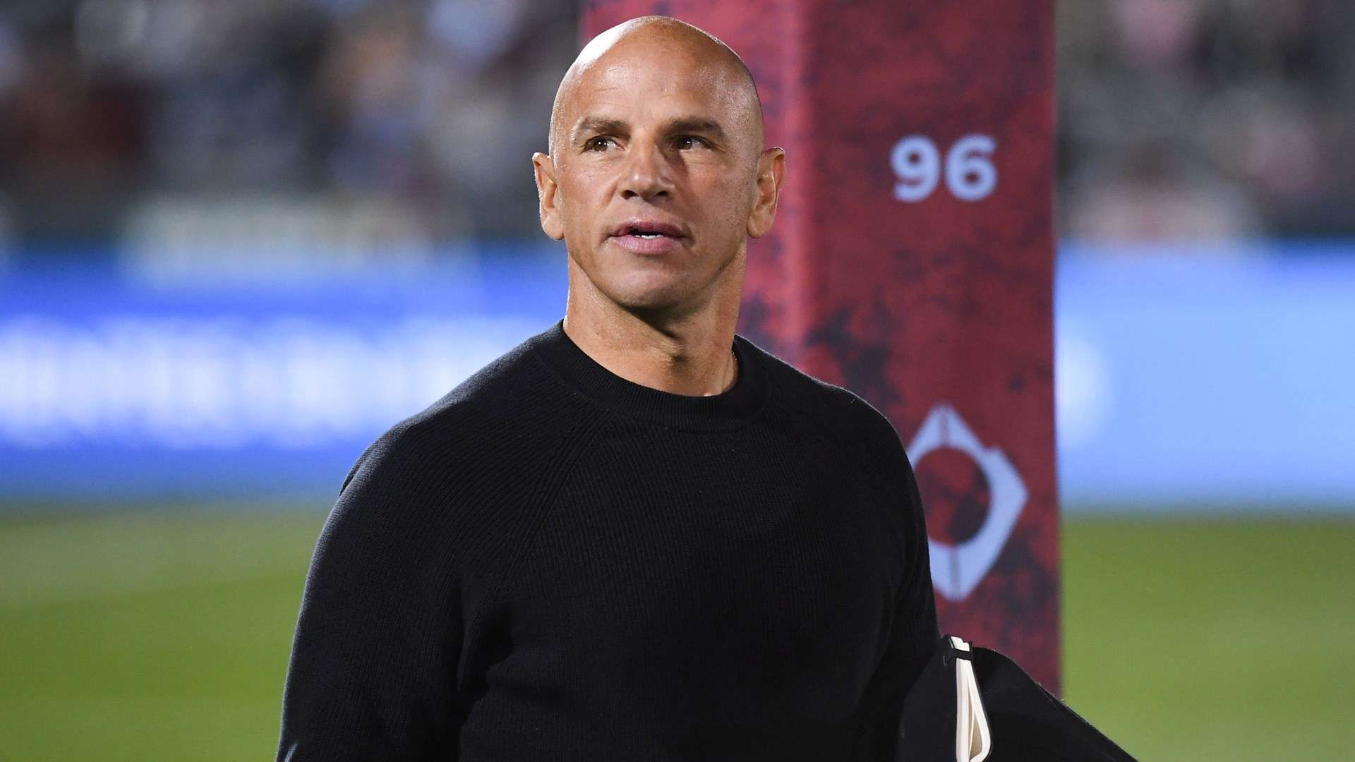 识到他们背 识到他们背